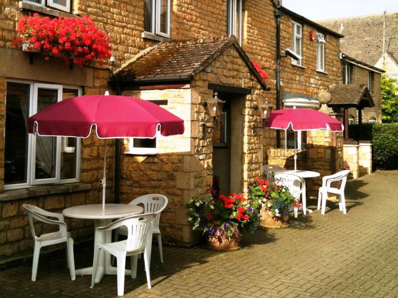 Broadlands Hotel Bourton-on-the-Water Exterior photo